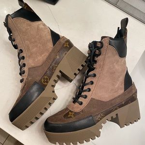 Louis Vuitton boots size 36 never worn without box